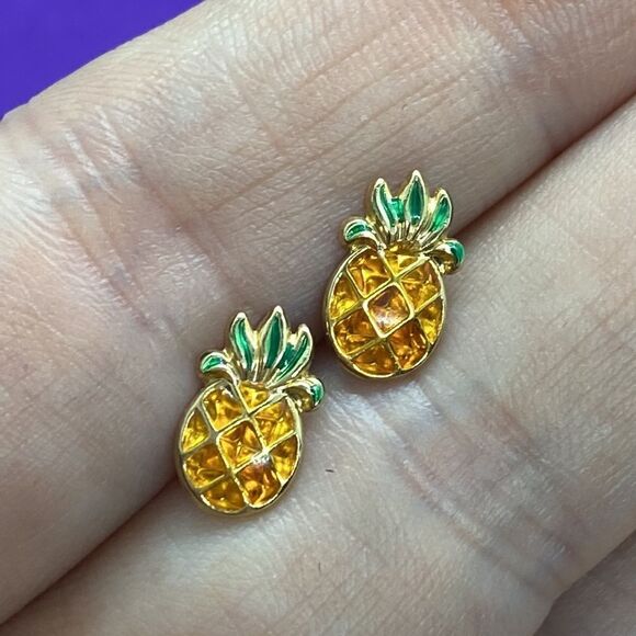 💛 14k Yellow Gold Enamel Pineapple Earrings - Picture 3 of 3